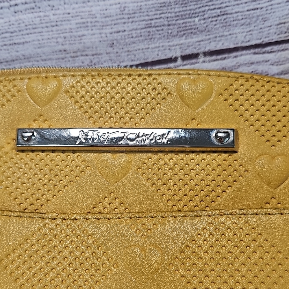Betsey Johnson Yellow Crossbody Bag with Metallic Hardware - Picture 2 of 16